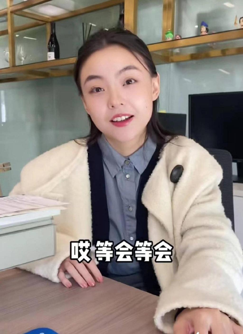 陈飞宇“床照”女主身份被扒，清华毕业已婚成家，曾担任男方站姐|陈飞宇|女孩|狗仔_新浪新闻
