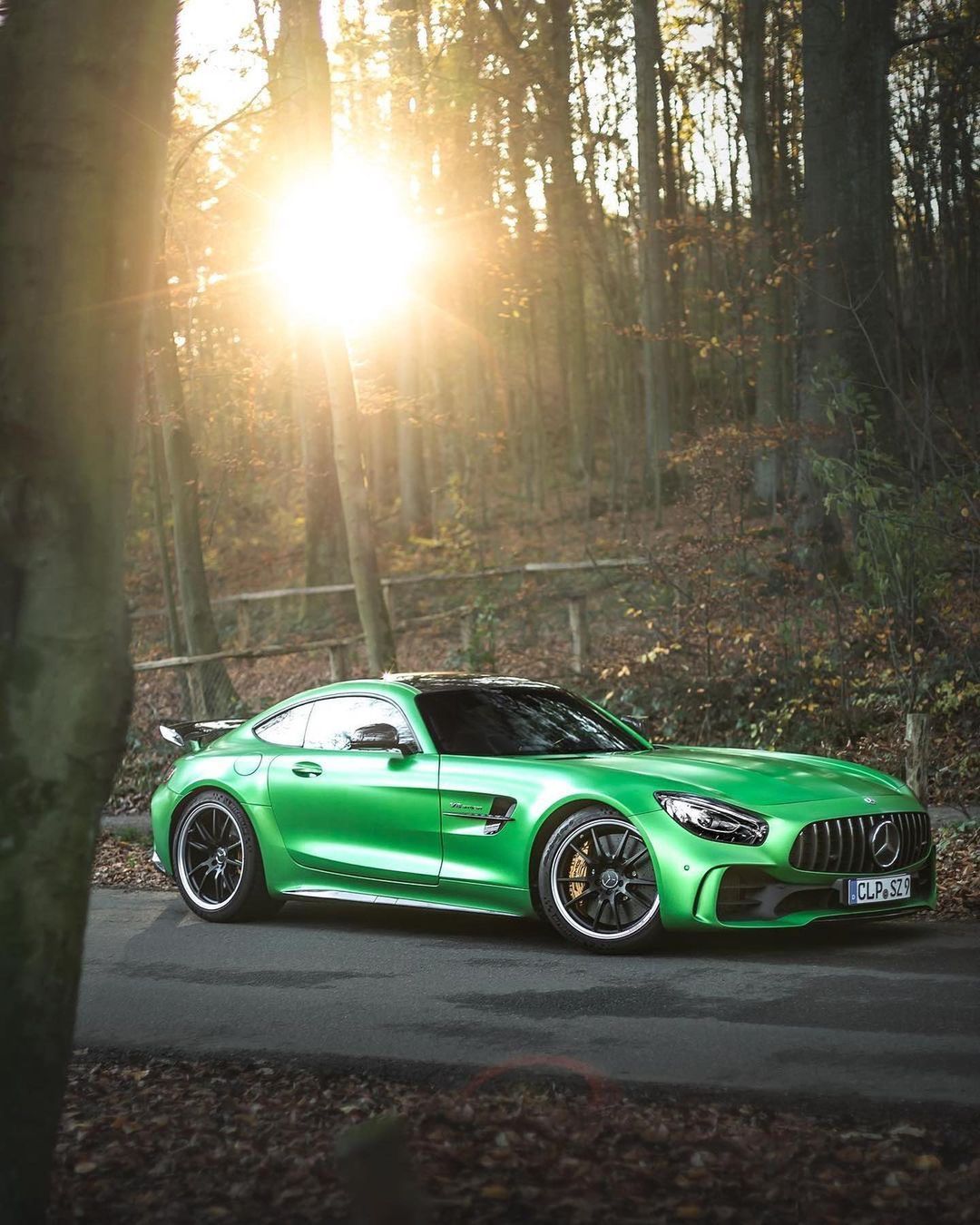 好一辆绿色恶魔:奔驰amg gtr!