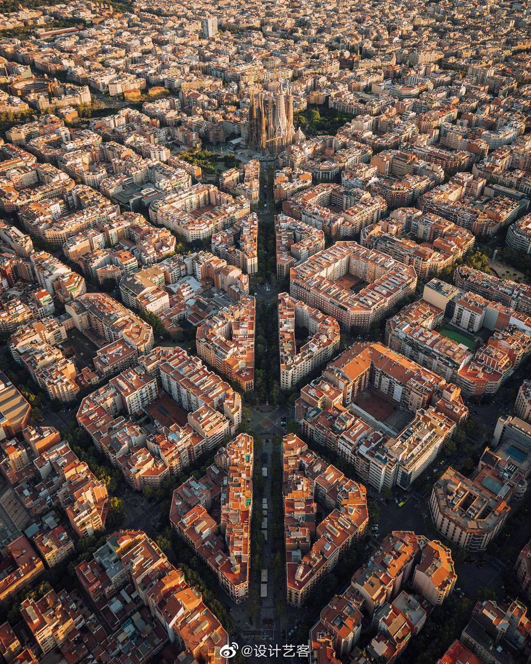 鸟瞰下的巴塞罗那感受理性的城市规划之美