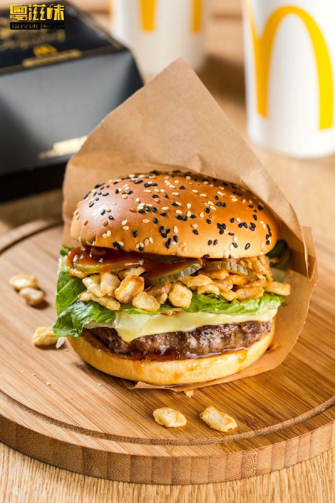 麦当劳【黑金汉堡】超牛新作,吃第一口就失控了!