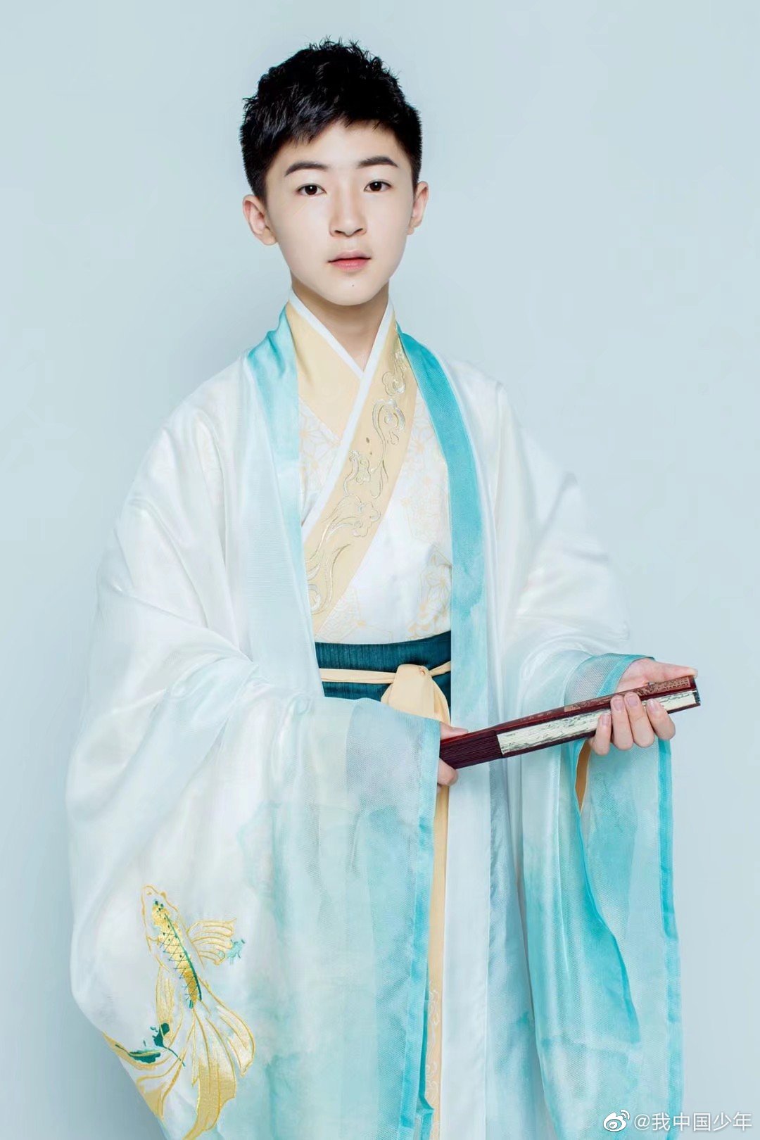 这可是是你们爱的@国学少年屈良元 小哥哥啊!