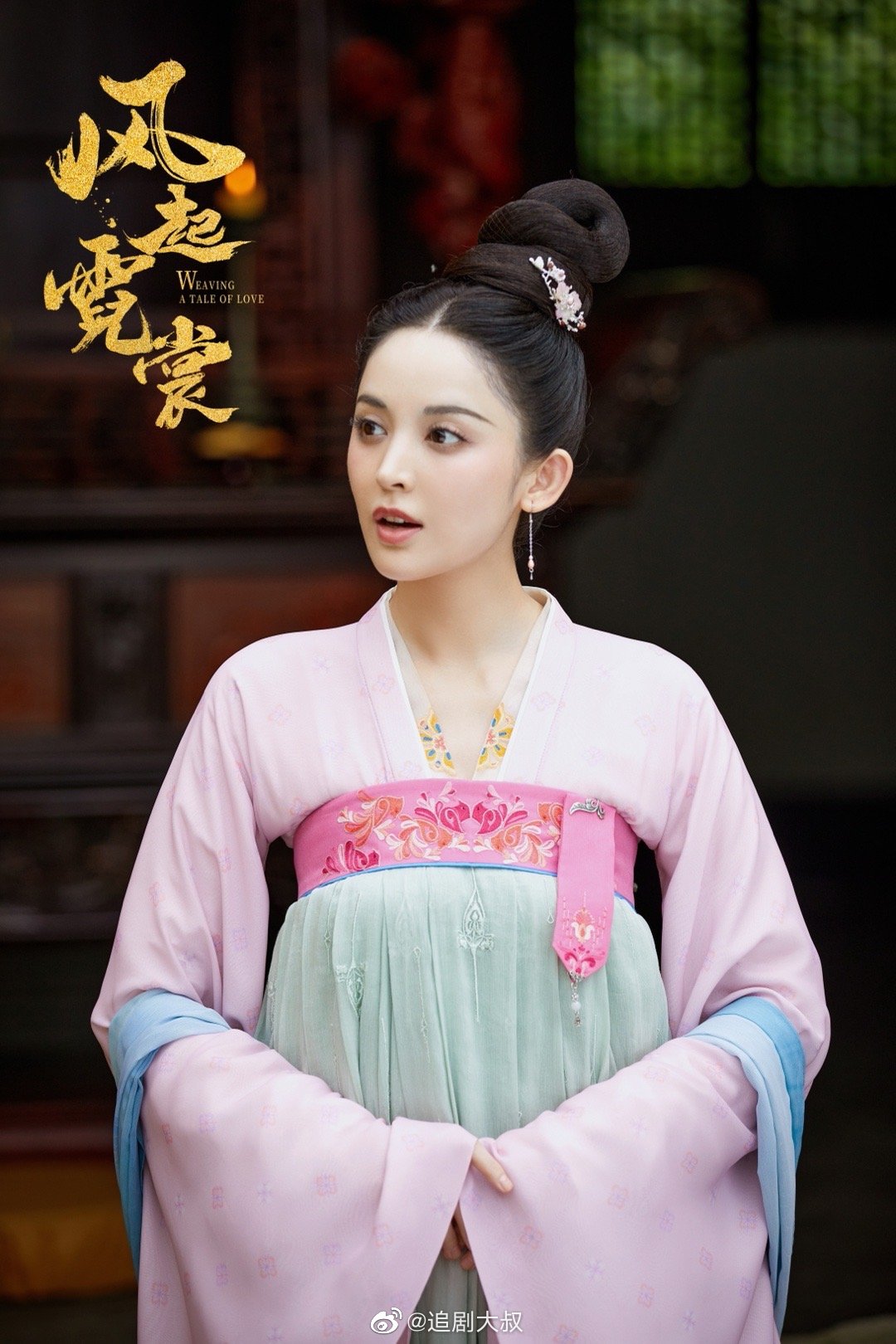 换回女装的琉璃 我是娜扎白色素衣卧在榻上颜真的养眼 换回女装的琉璃 我是娜扎白色素衣卧在榻上颜真的养眼