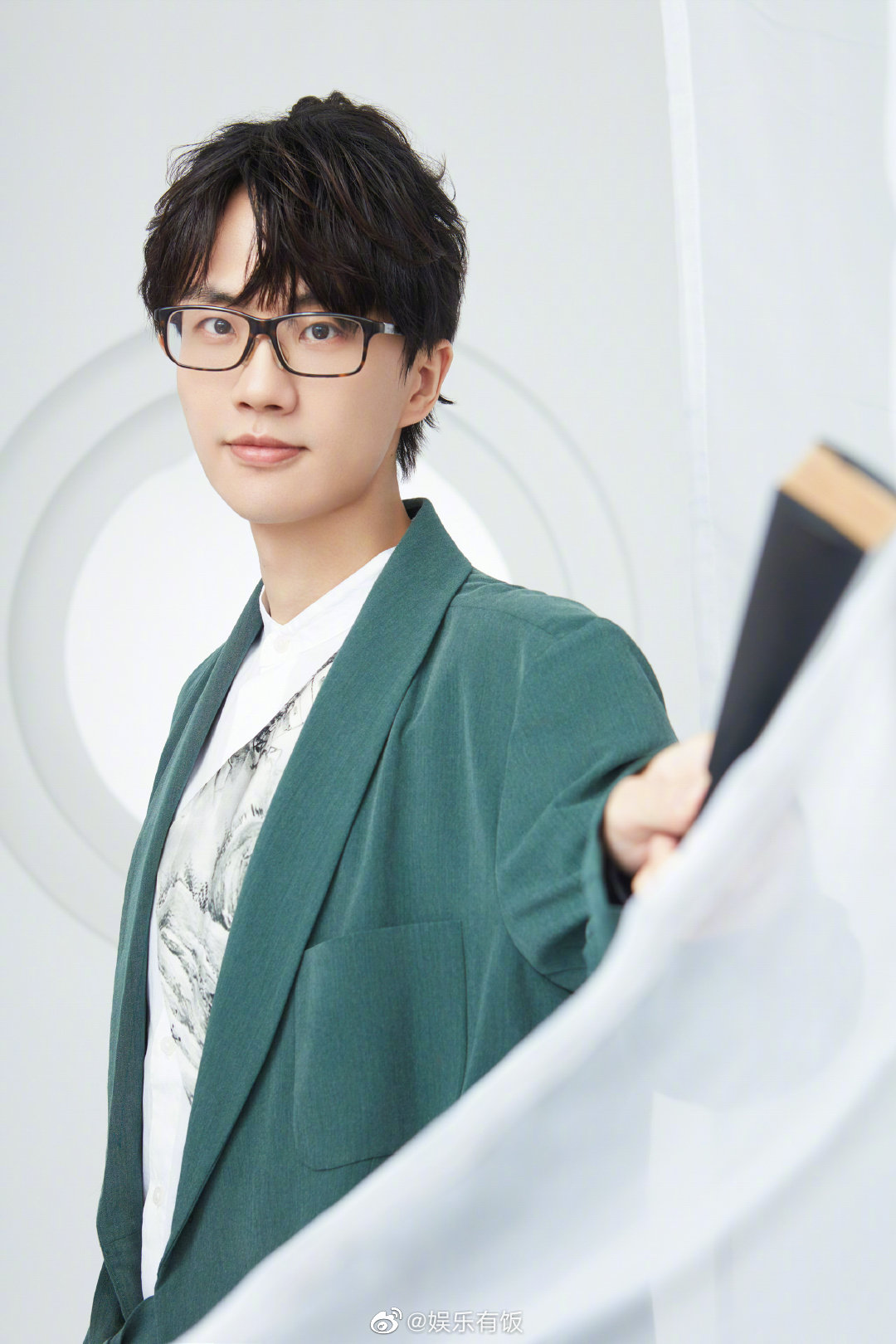 文雅书生国风造型好有气质,纱幔衣襟恣意舞动……_高清图集_新浪网