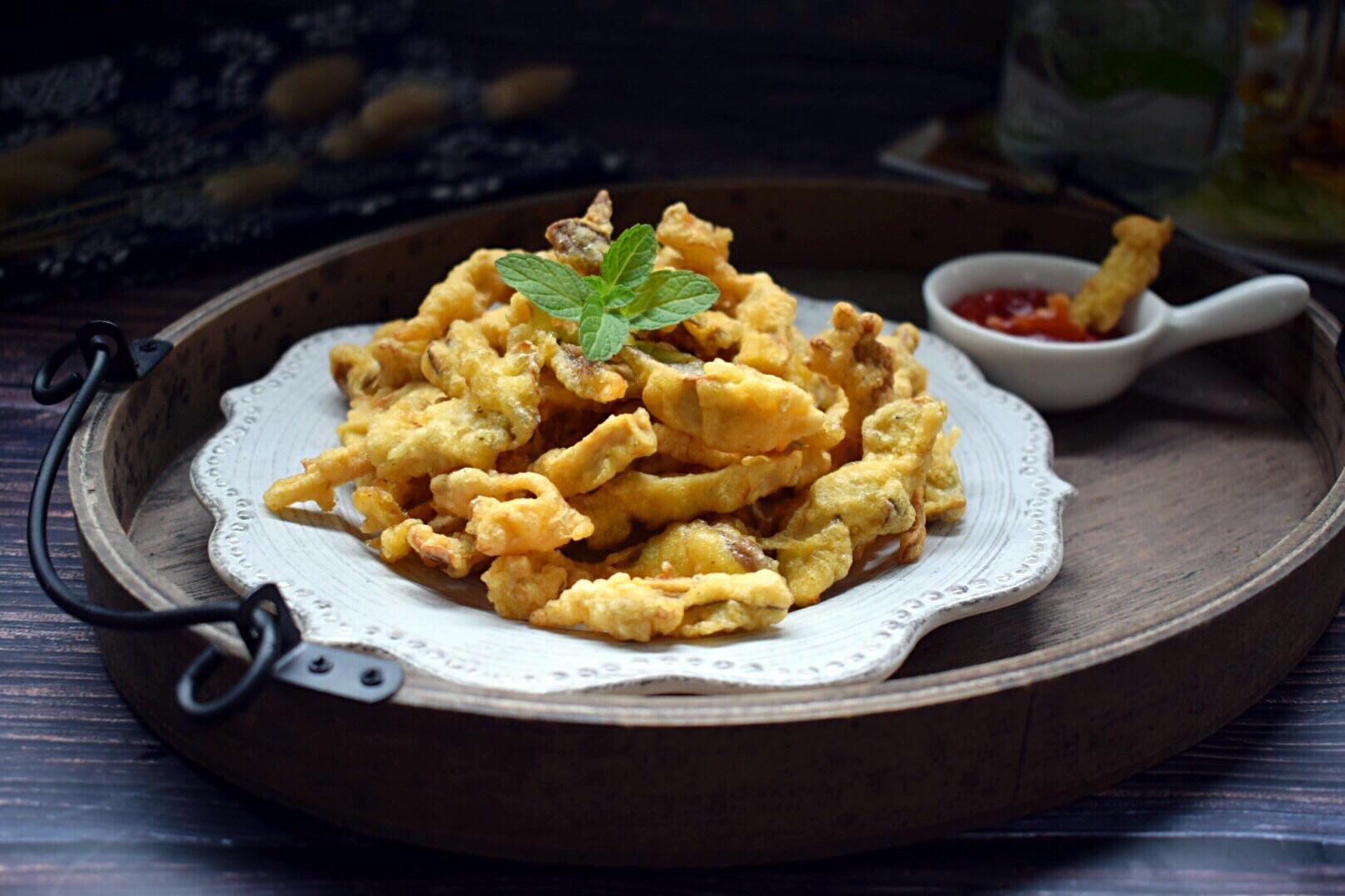 你炸完的蘑菇不易熟,还多油?告诉你正确的做法,外酥里嫩,真香