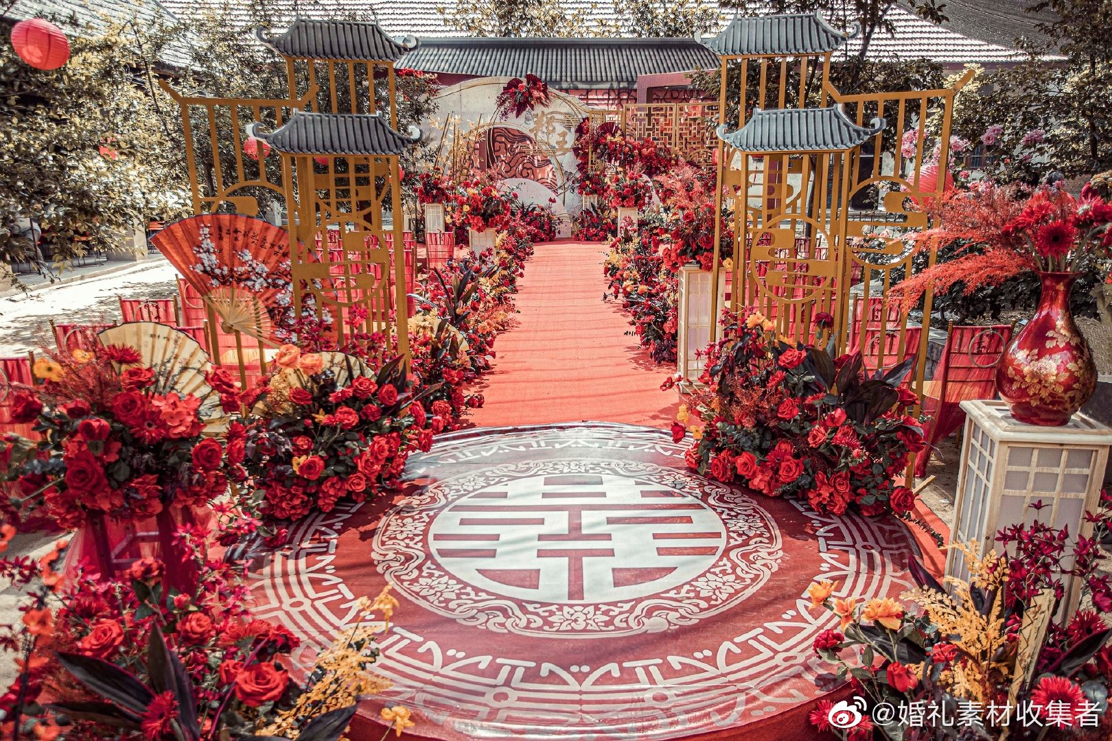中式婚礼 | 红金经典户外 浮世三千,吾爱有三,日,月与卿……_高清图集