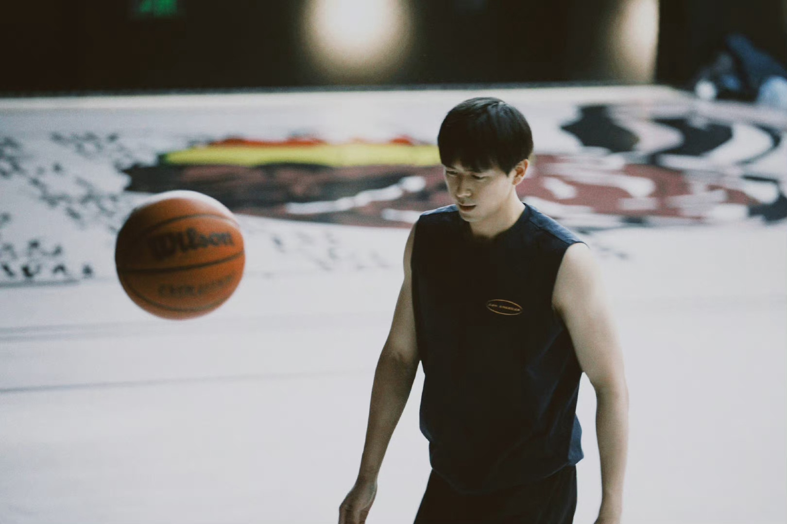 李现篮球场大片再来一组!_高清图集_新浪网