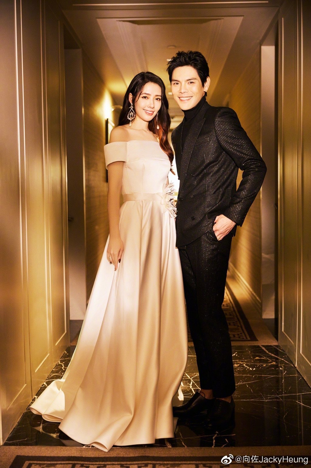 向佐晒合照,还说郭碧婷产后更美了……__财经头条