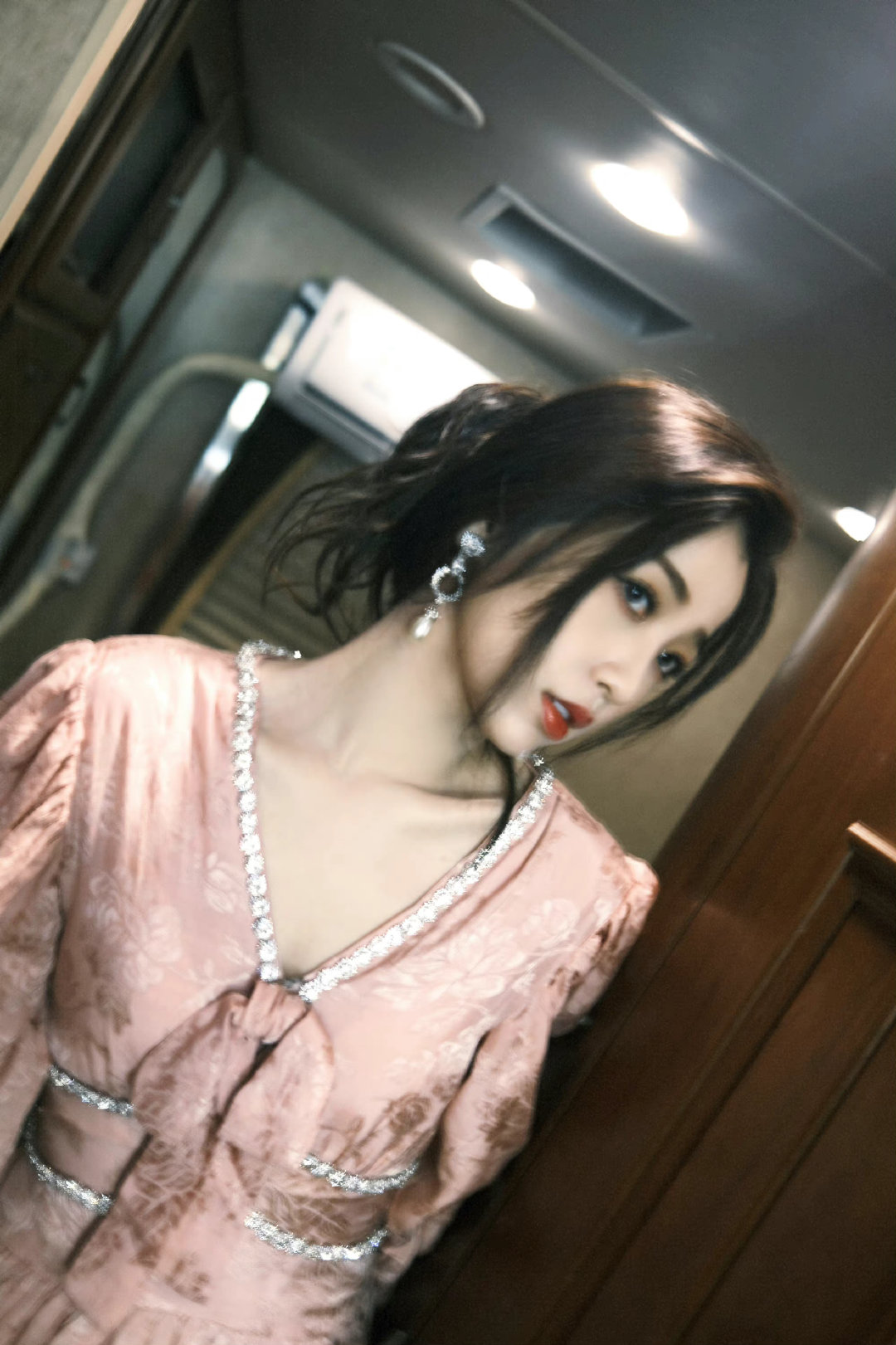 美人姐@虞书欣esther 变身"花老板娘",粉色裙子御姐风……_高清图集