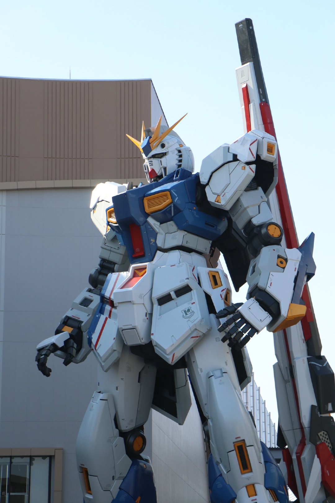 日本福冈11实物rx93ffν高达立像完工