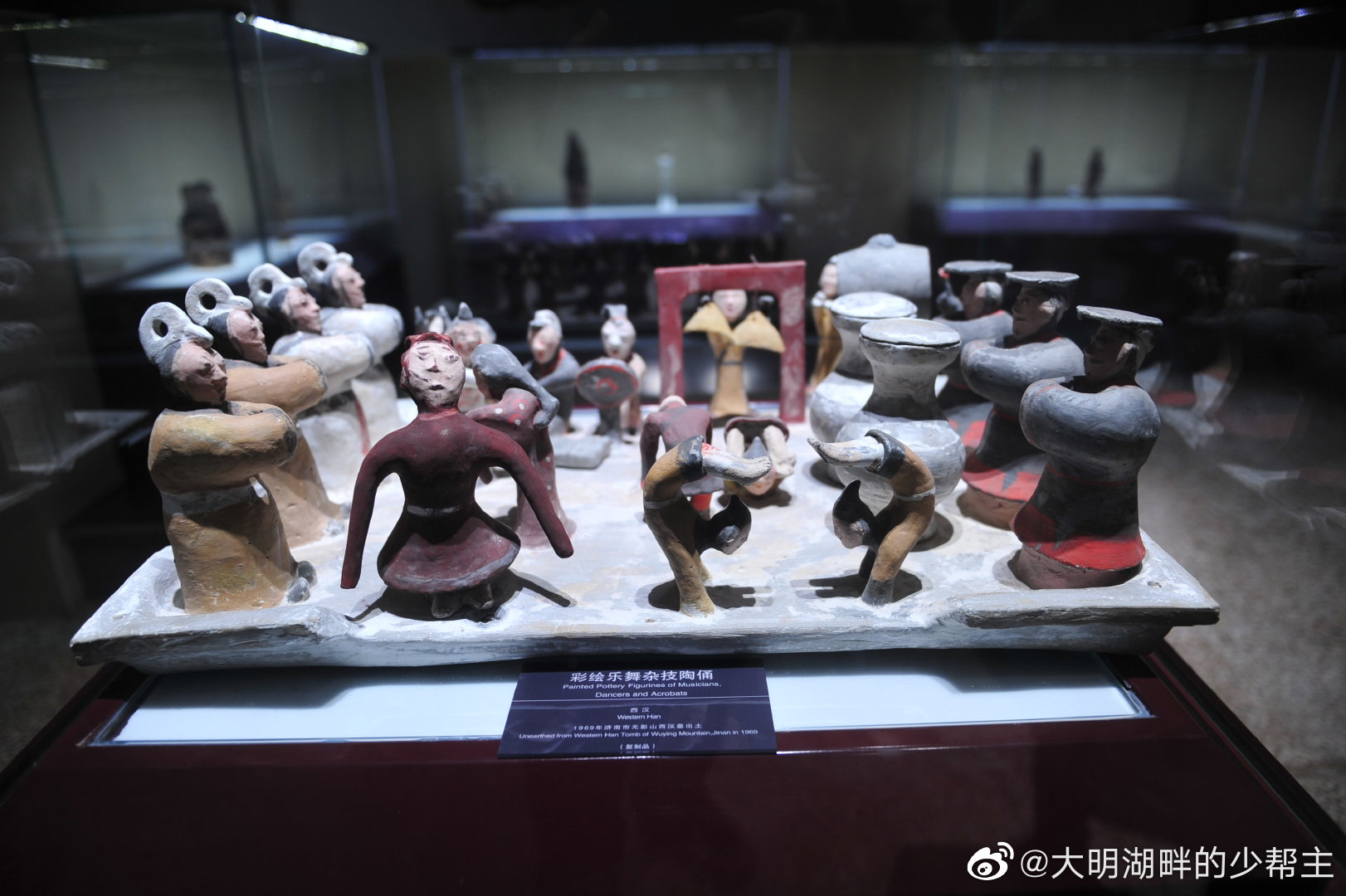 西汉彩绘乐舞杂技陶俑是济南市博物馆的镇馆之宝