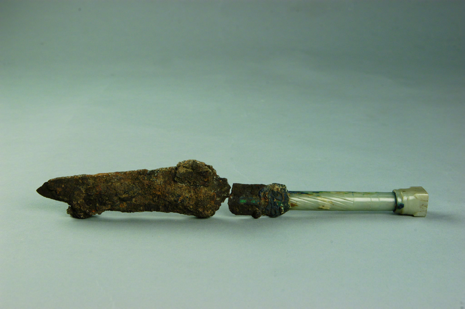 铁器时代开端的象征:玉柄铜芯铁剑_高清图集_新浪网