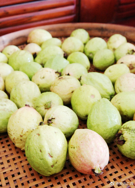 此前,有网友爆料称水果摊上看到一些,有的地方也叫做花捻,鸡屎果,番桃