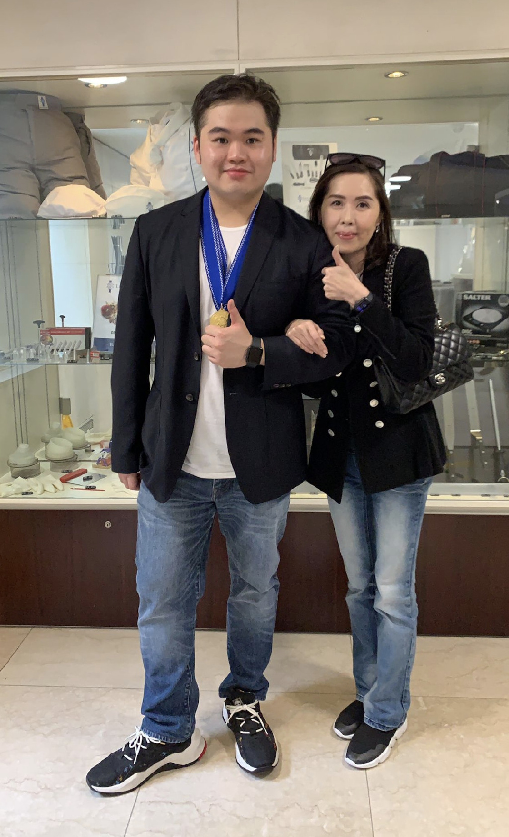 港姐冠军父亲被指曾家暴，两任妻子态度各不同，儿子隔空力挺父亲|林俊贤|林钰洧|陈志敏_新浪新闻