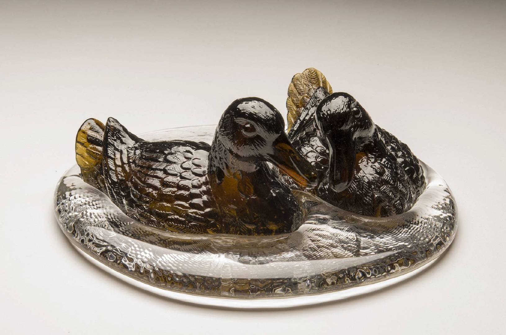 闪闪发光的玻璃鸭子美国艺术家 jennifer halvorson