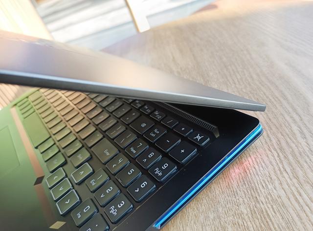 荣耀猎人游戏本v700上手图赏161英寸巨屏199mm机身香吗