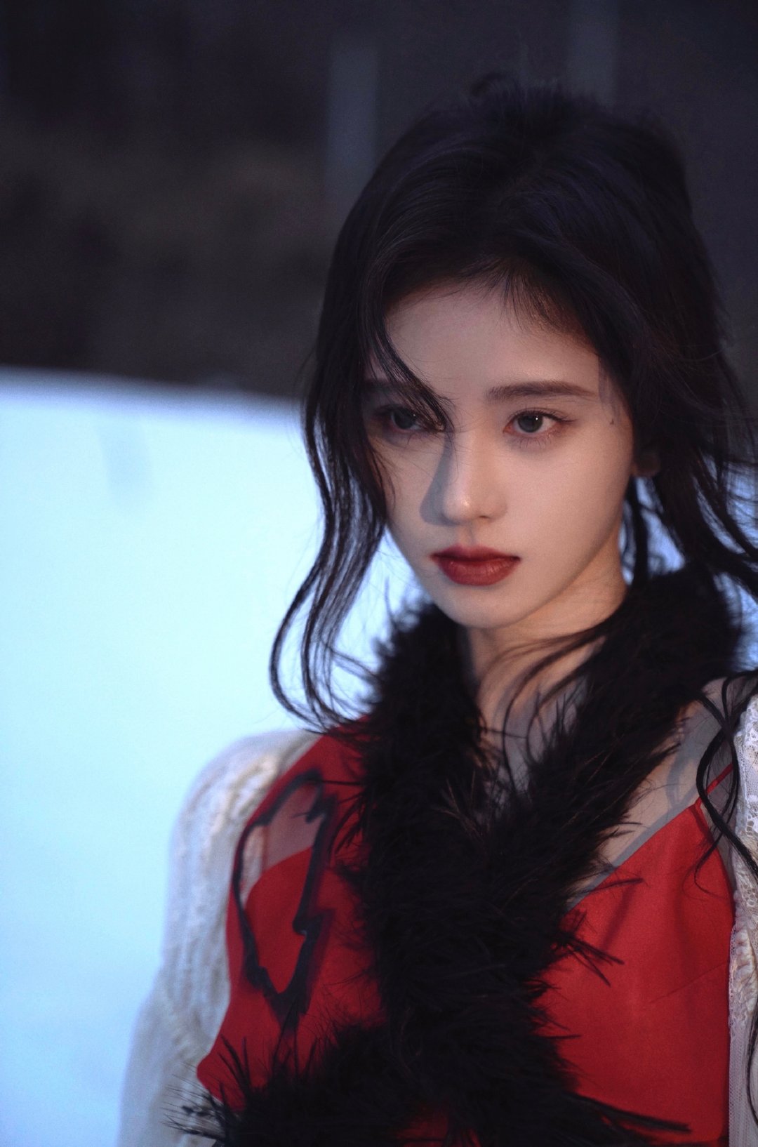 鞠婧祎雪地红衣大片 白雪上一抹红,是火一般的生命力