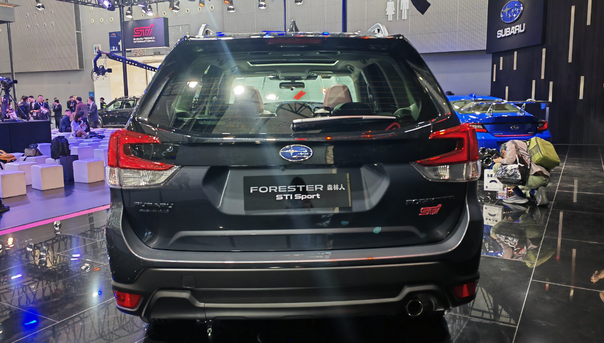 运动外观黑化处理斯巴鲁森林人sti亮相