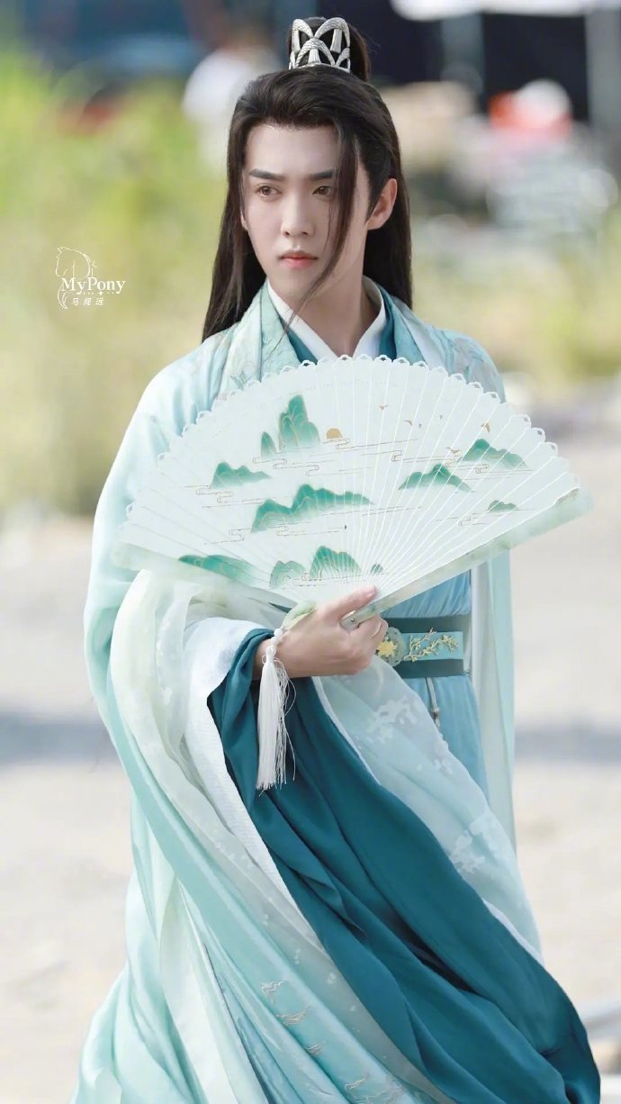 马闻远这套青色的戏服直接让我想起他的曹蔚宁!_高清图集_新浪网