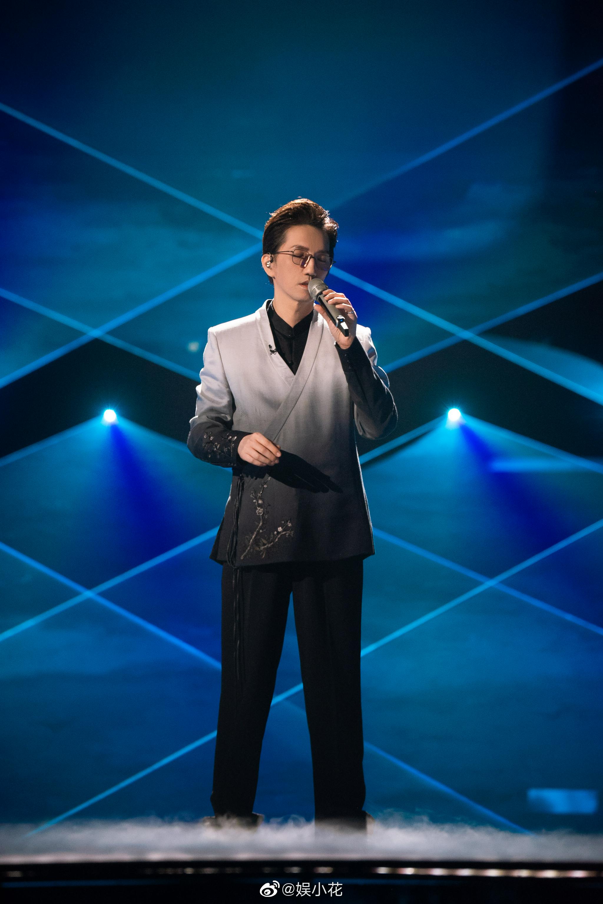 林志炫真的好会唱!这首歌每一句都唱进了我的心里!_高清图集_新浪网