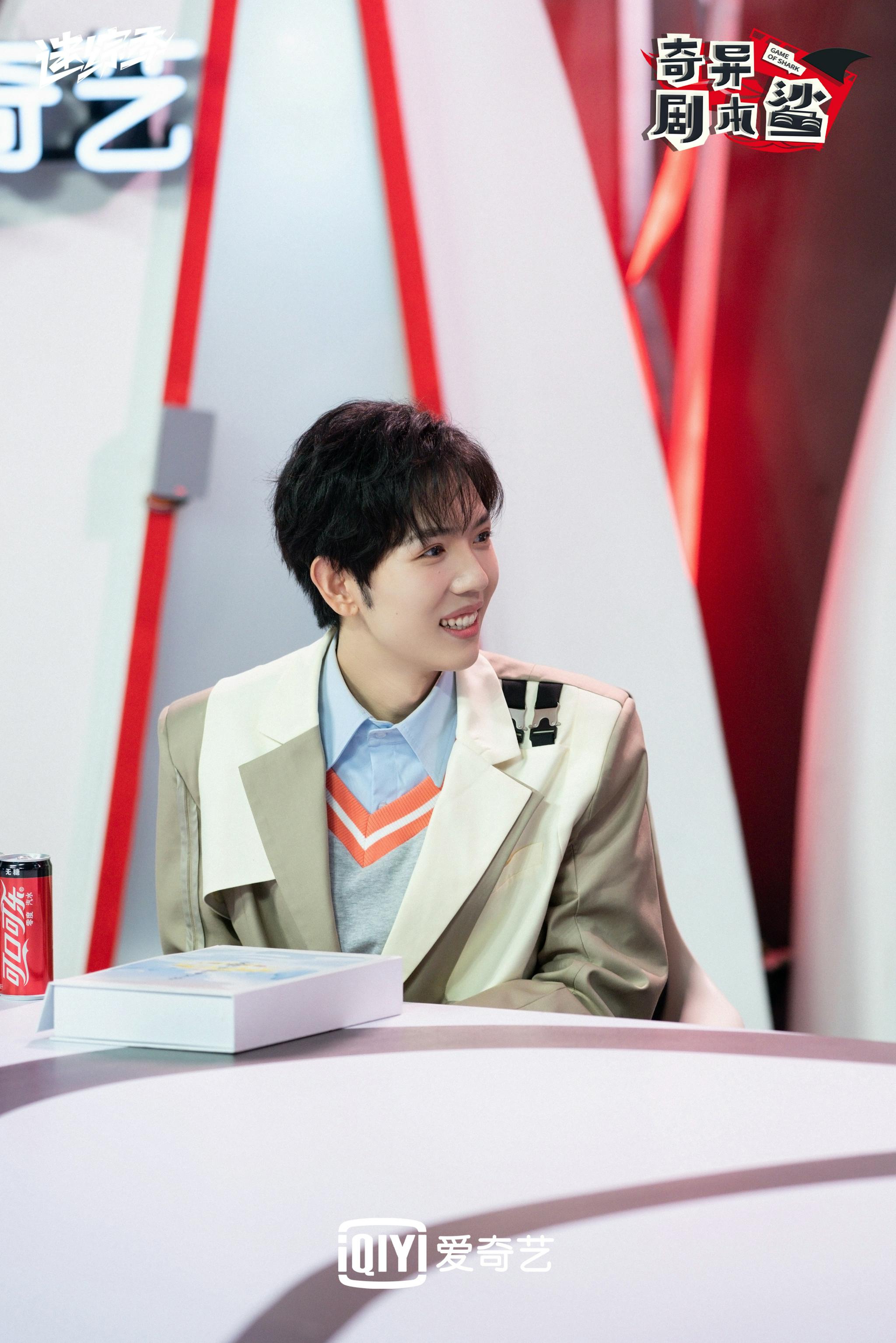 dm@冉高鸣 完全hold住了白发仙人的造型,再配上朦