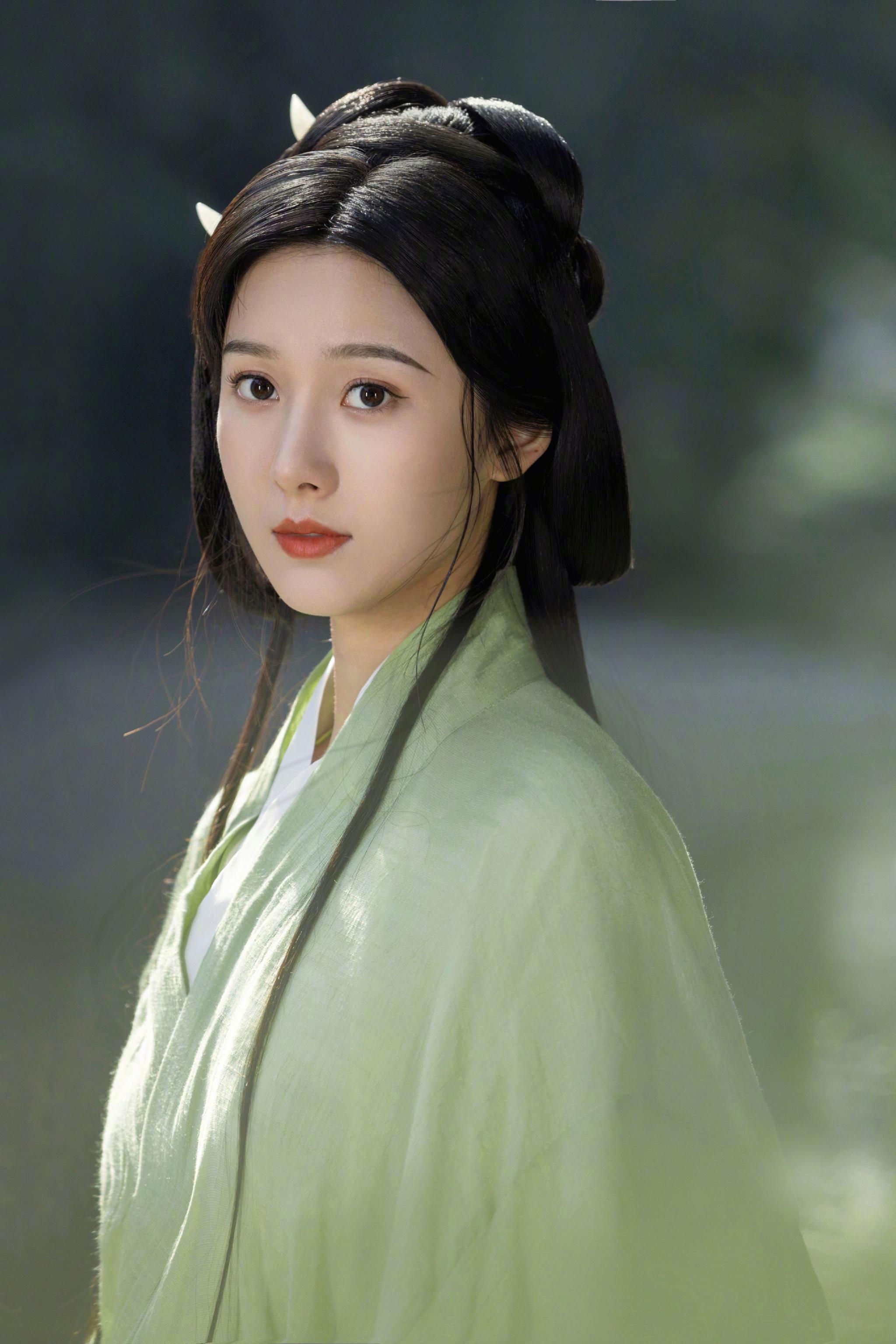 王子璇古装造型好灵,山水之间嬉戏俏皮可爱,温柔知足……__财经头条