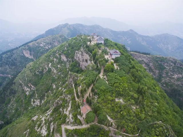 传说此云台山还是泰山奶奶的驻地,后因与泰山神争位于泰山,而后才把