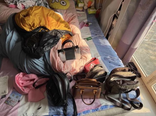 临平女子看到同案犯的照片翻箱倒柜找起了银行卡