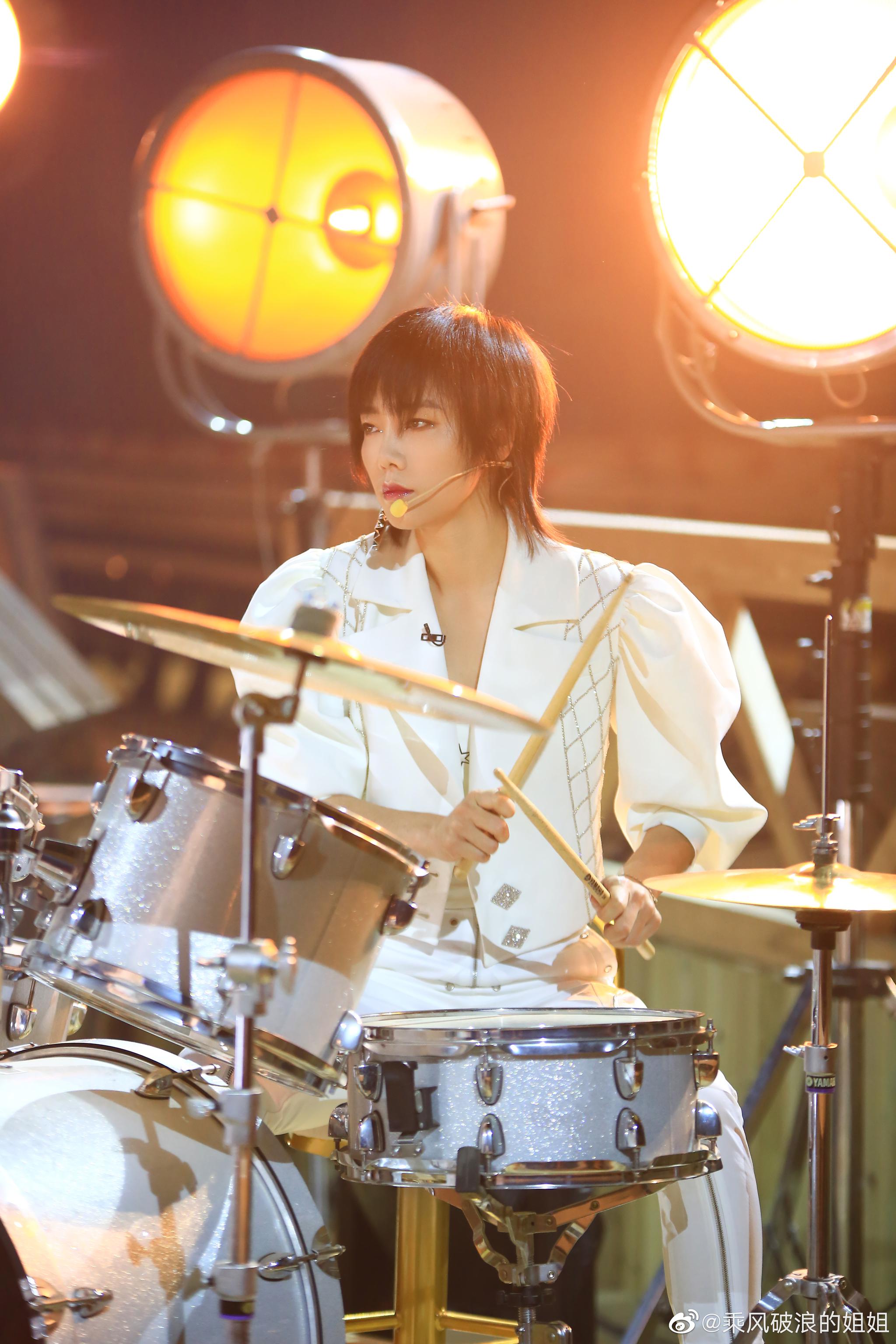 才华横溢,不忘初心,在音乐里做最放肆的自己～艾瑞巴迪