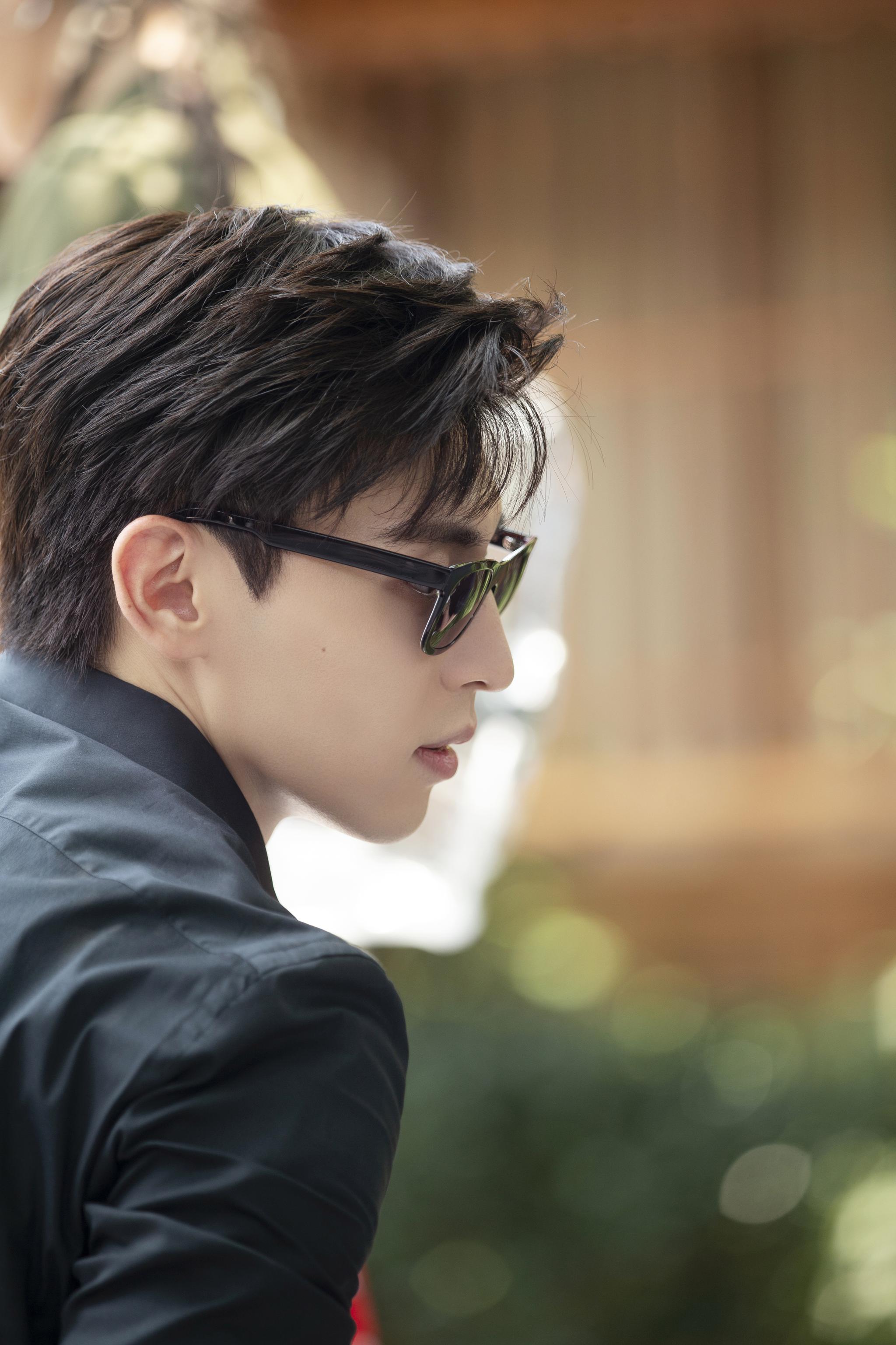 《极限挑战》@邓伦 黑衣特工造型太了