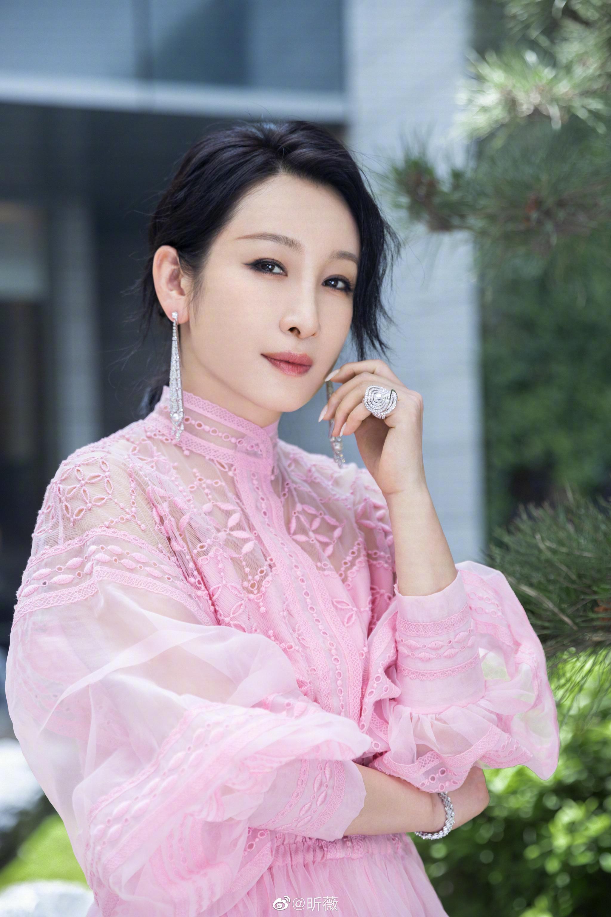 美丽,优雅,活泼,可爱……|可爱|秦海璐|海璐_新浪新闻