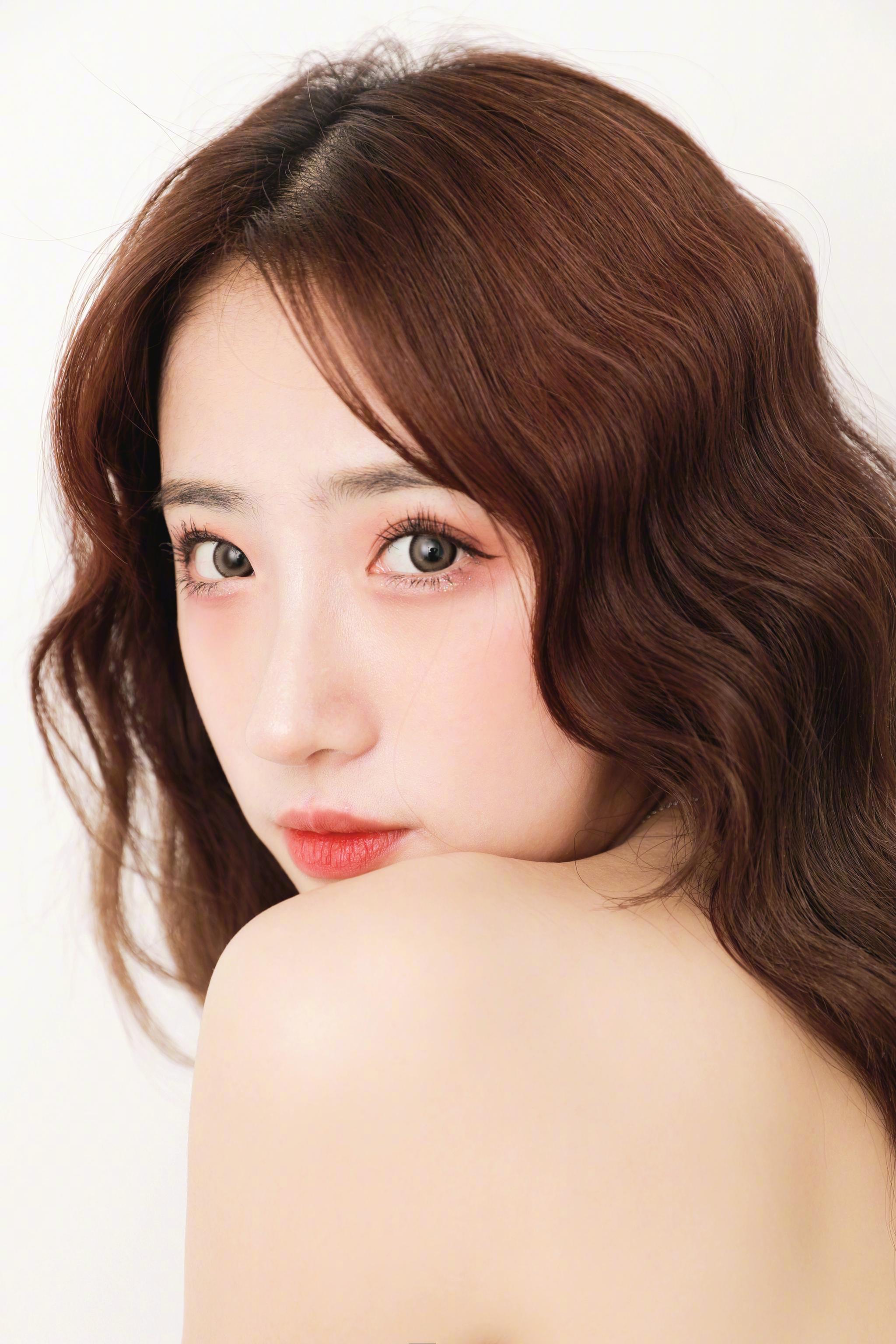 overtake眼线 kiss me口红 阿玛尼401腮红 3ce韩妆重点在于水光肌和橘