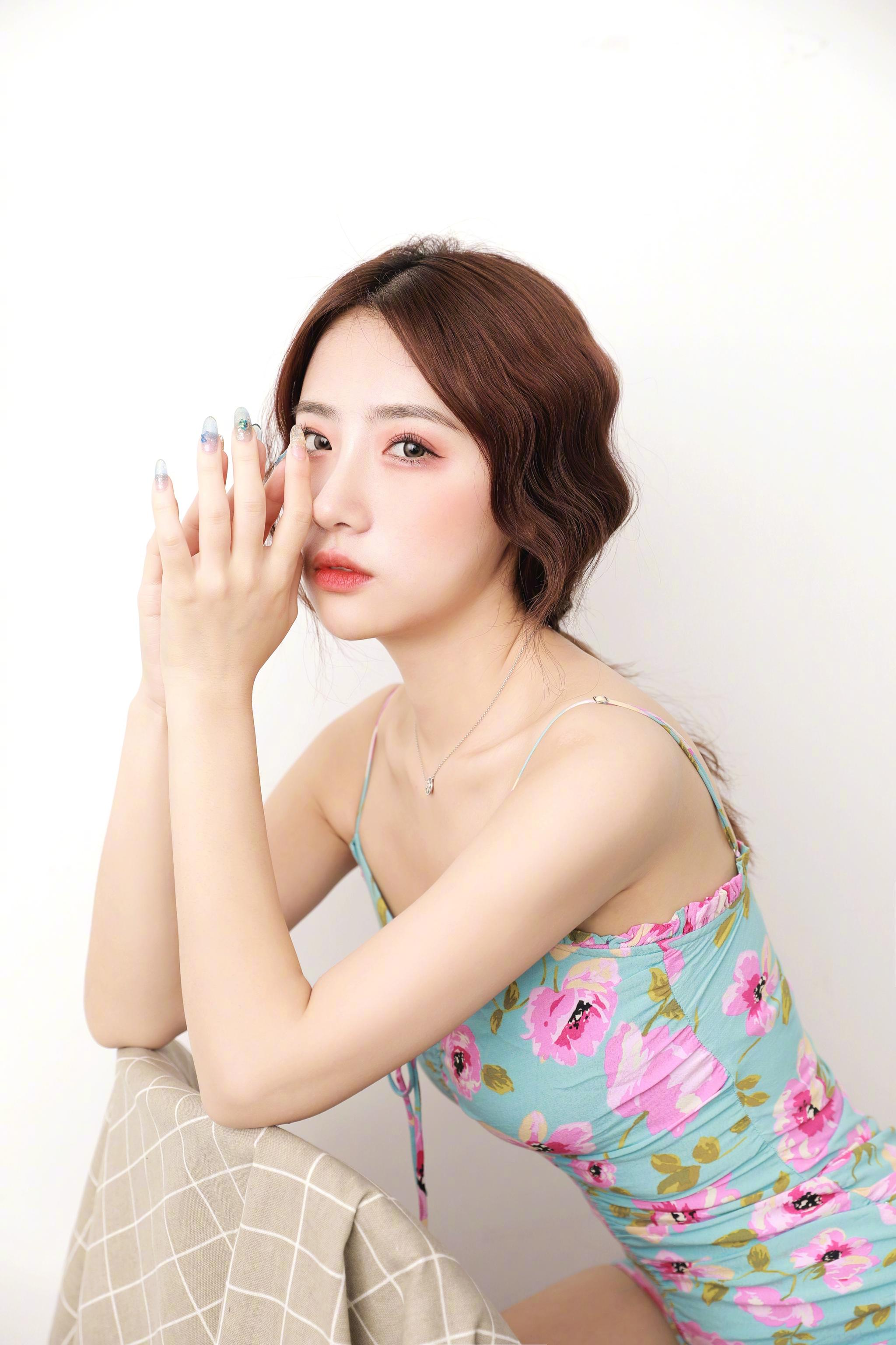 overtake眼线 kiss me口红 阿玛尼401腮红 3ce韩妆重点在于水光肌和橘