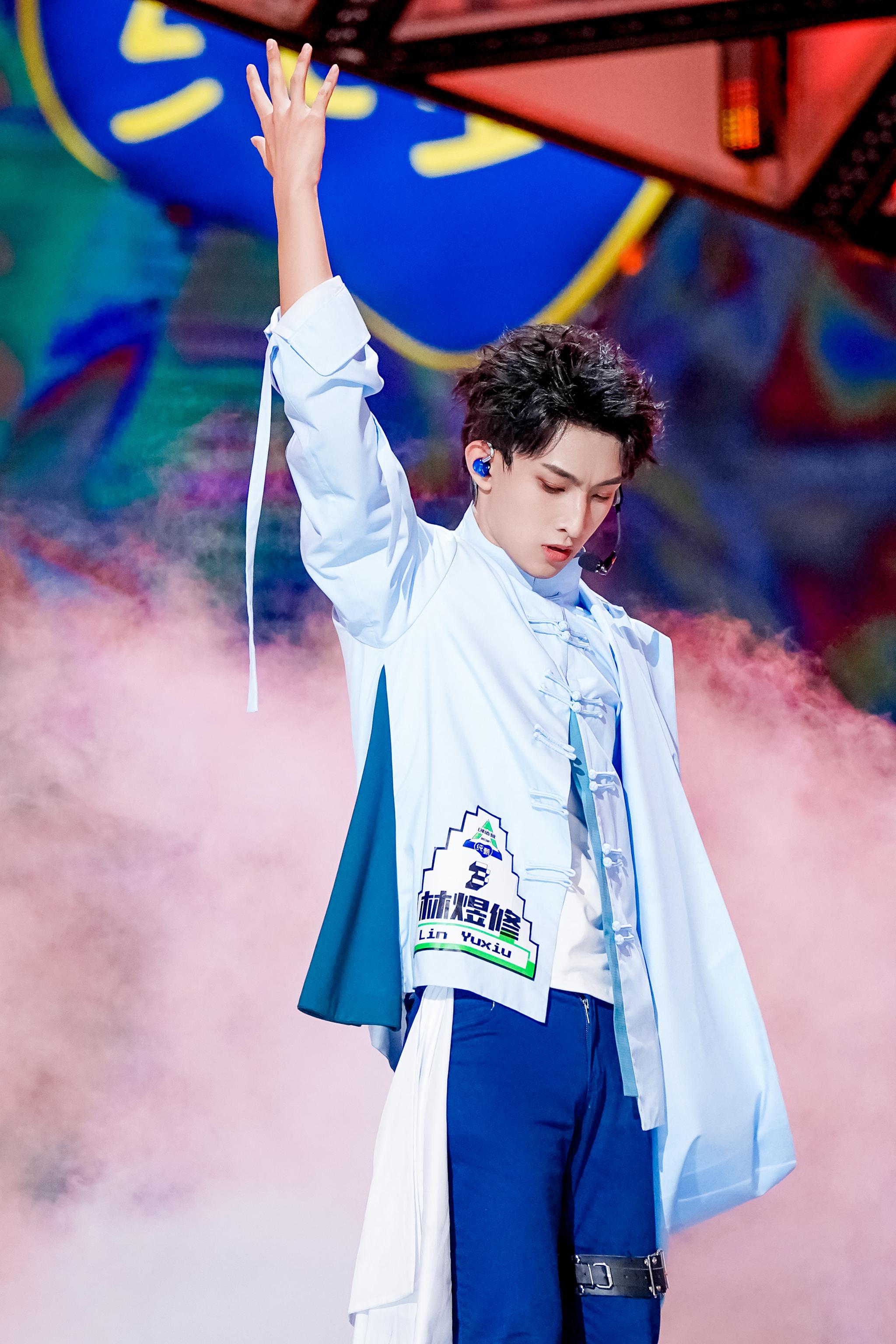 林煜修创造营2021首次公演高燃国风舞台超稳张力控场