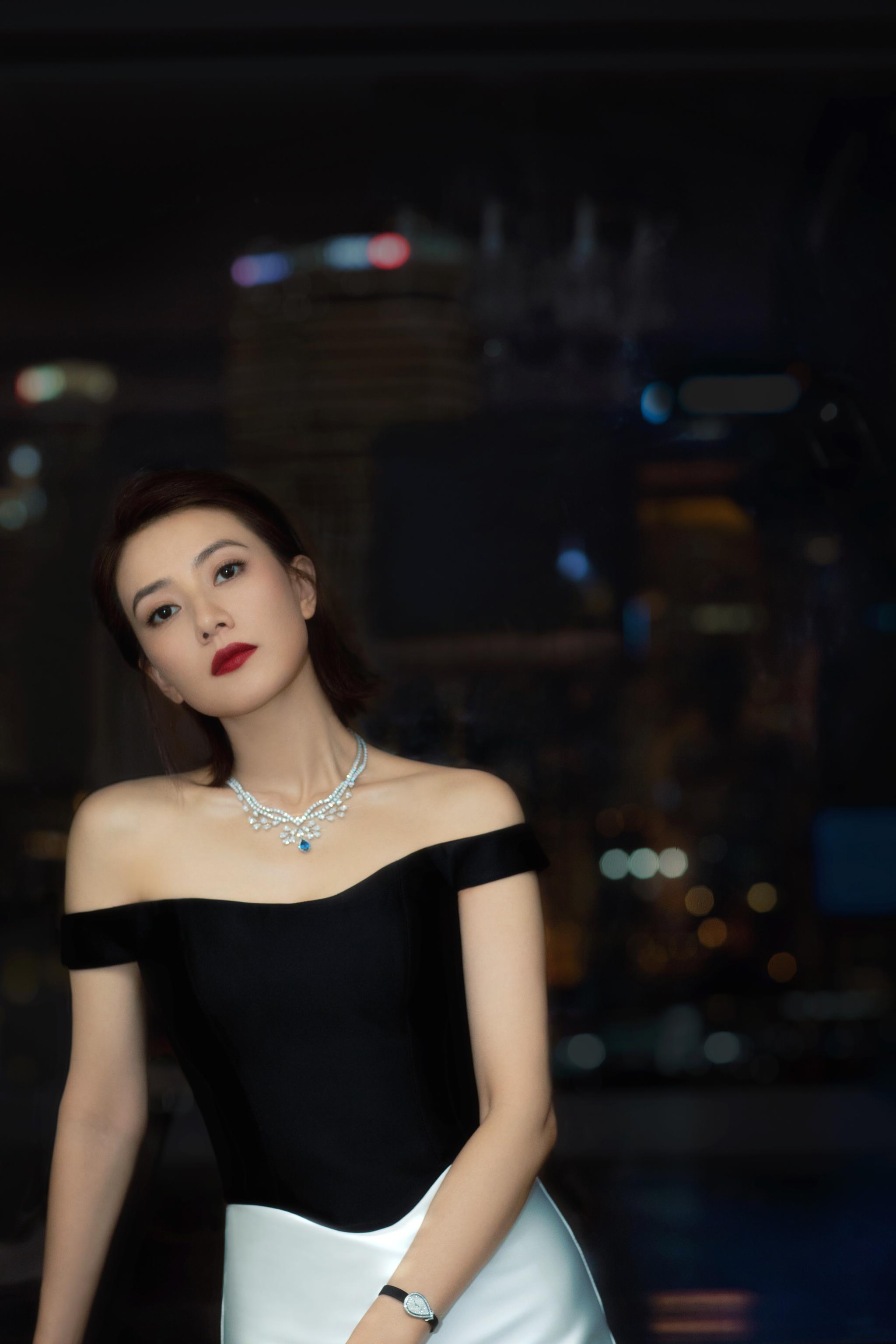 高圆圆昨日上海出席chaumet新作发布活动造型