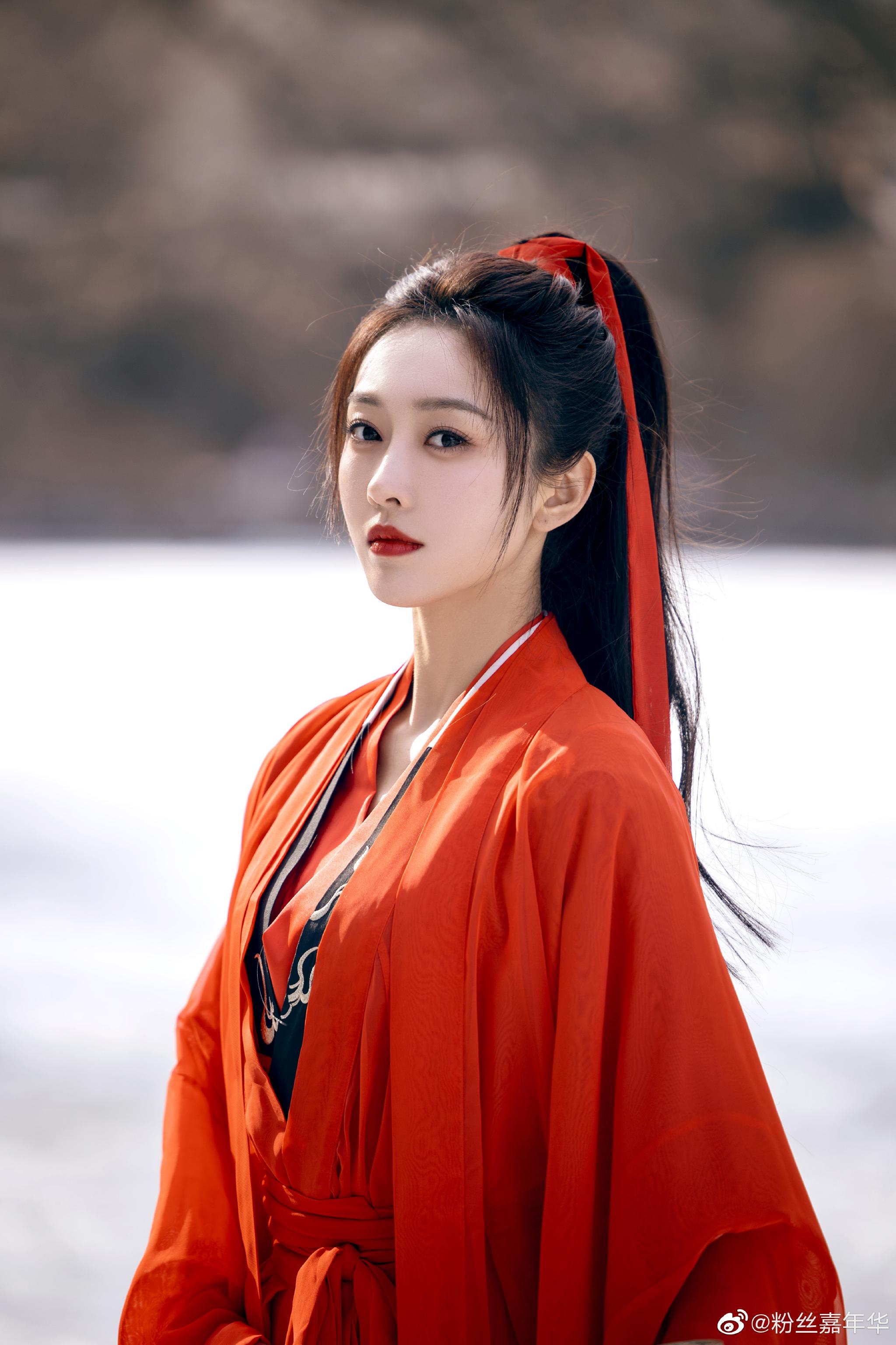 且试天下中的凤栖梧马尾高束红衣骑装