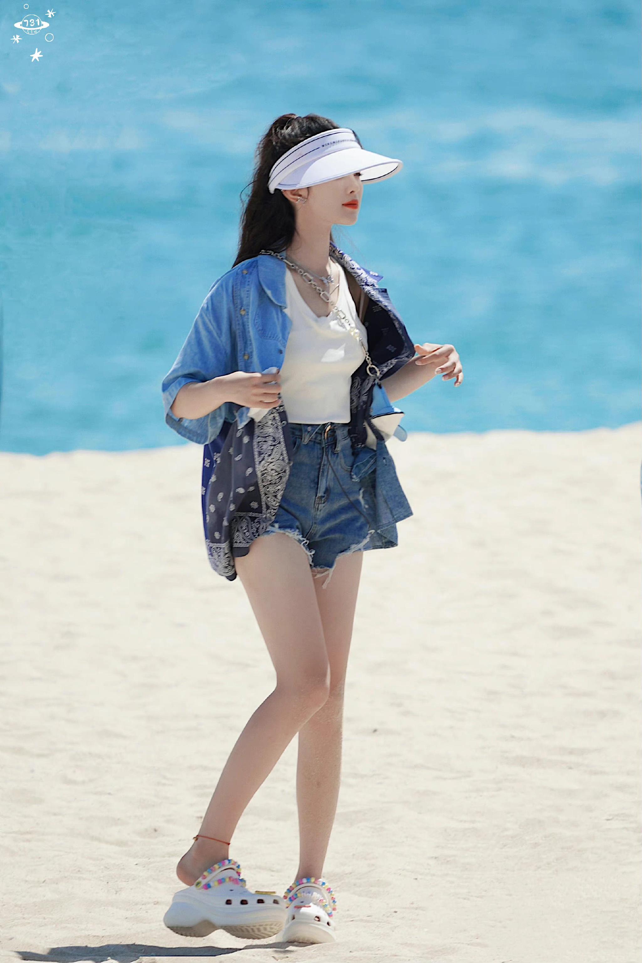 一些滨海沙滩越 ——杨超越_高清图集_新浪网