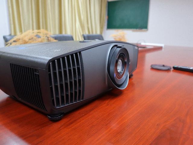 专业家庭影院投影仪明基w5700上手体验