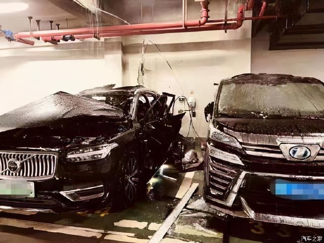 南京某小区一辆沃尔沃插电混动版XC90疑充电时爆炸，现场无人员伤亡，沃尔沃回应休闲区蓝鸢梦想 - Www.slyday.coM