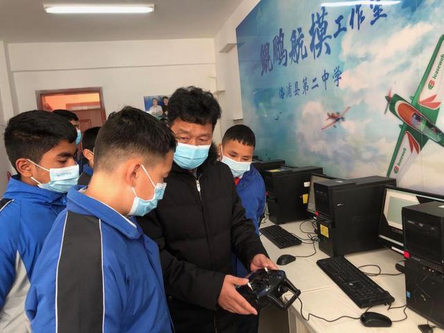 新疆洛浦县:航模社团成校园新宠|洛浦县|社团|郭宝信_新浪新闻
