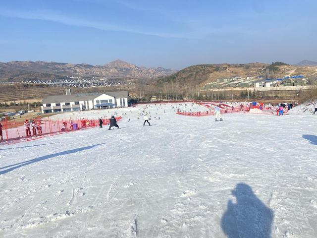内场管理混乱安全防护不安全青岛融创藏马山滑雪场探访