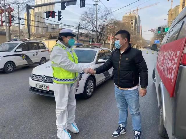 人间烟火气的背面，是他们逆行负重的身影休闲区蓝鸢梦想 - Www.slyday.coM