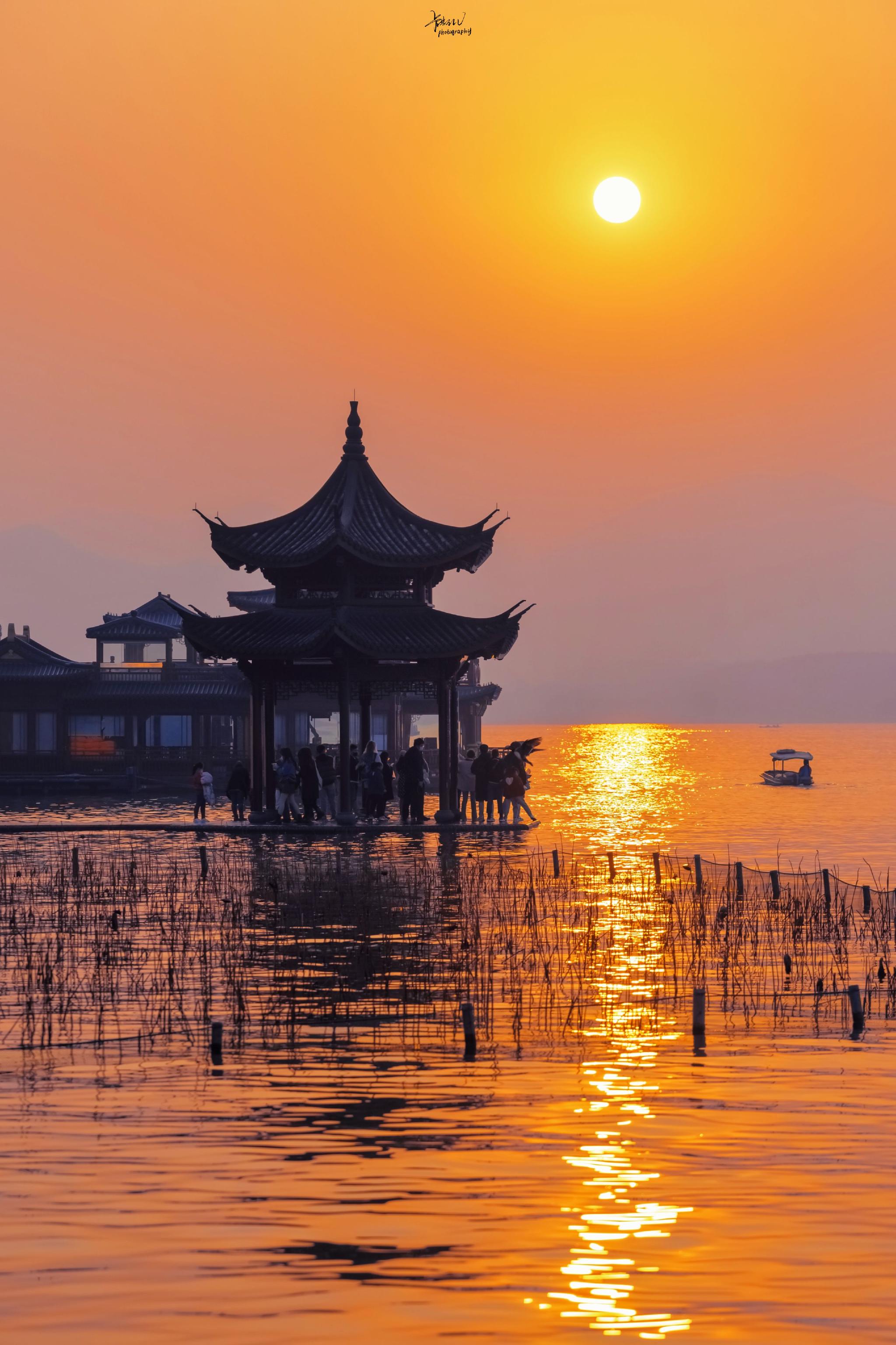 落霞与孤鹜齐飞