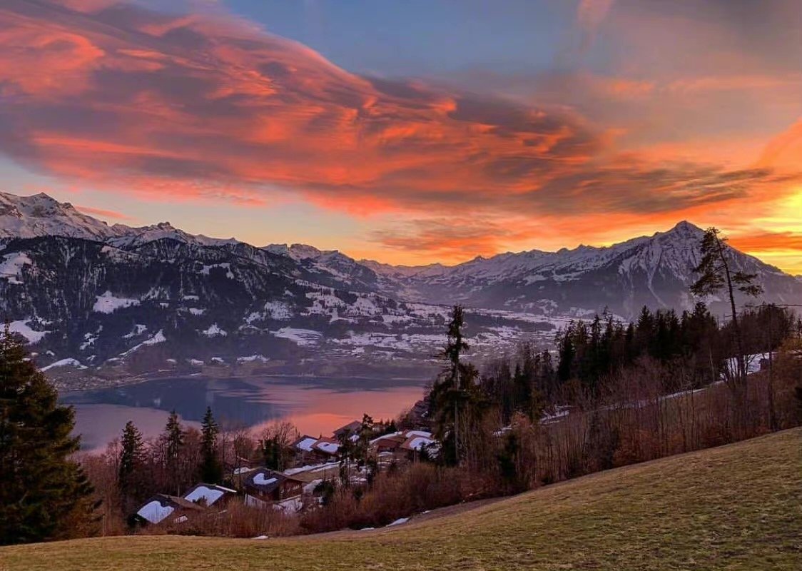 夕阳下的瑞士雪景 | ins:swissmountainview__财经头条