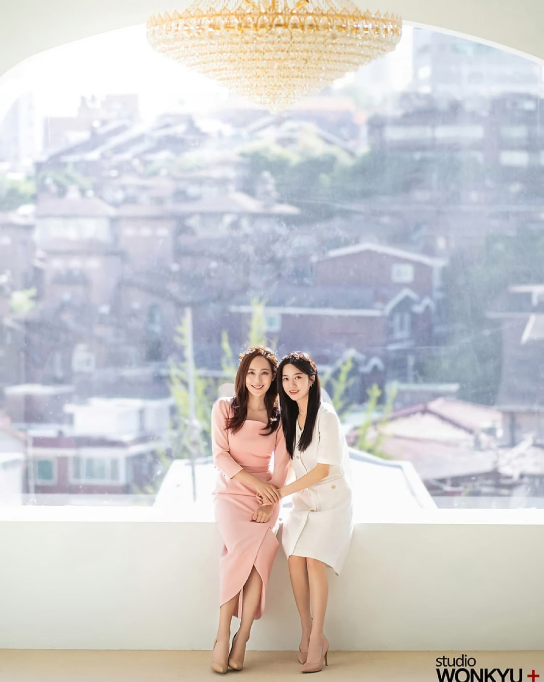 吴允熙裴露娜母女的新全家福照片