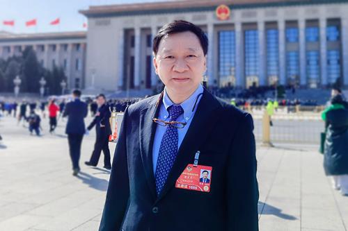 2022两会报道丨全国政协委员黄宇光对二孩三孩家庭给予政策递增式支持