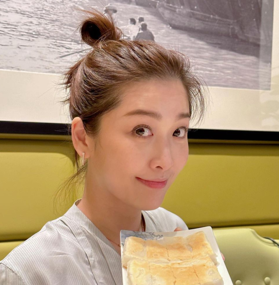 周丽淇罕见分享全家福庆祝儿子3岁生日 母子俩嘴对嘴亲吻很有爱__财经