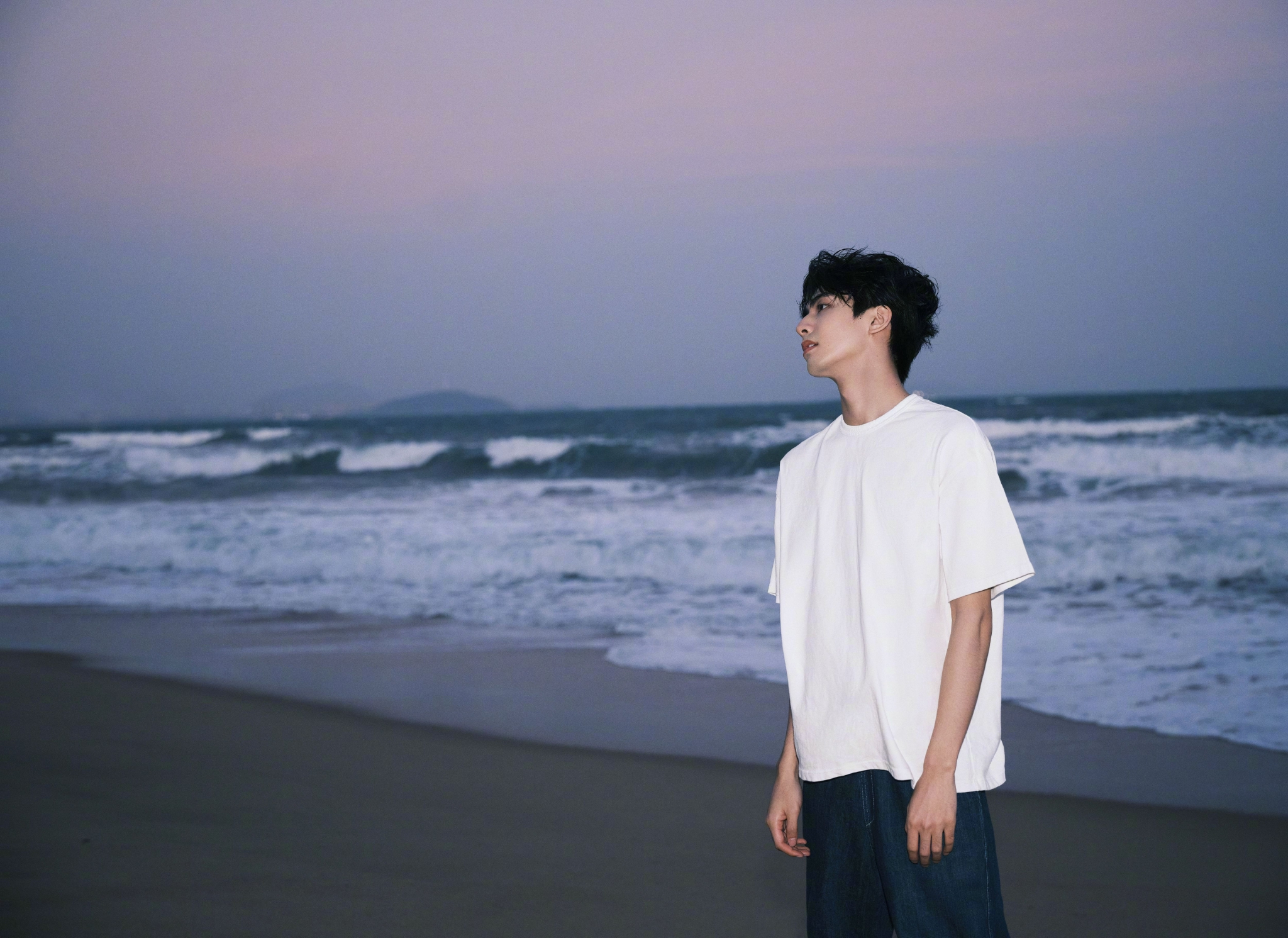 欣赏一下宋威龙的海边随拍,好帅好心动!就爱大帅哥__财经头条