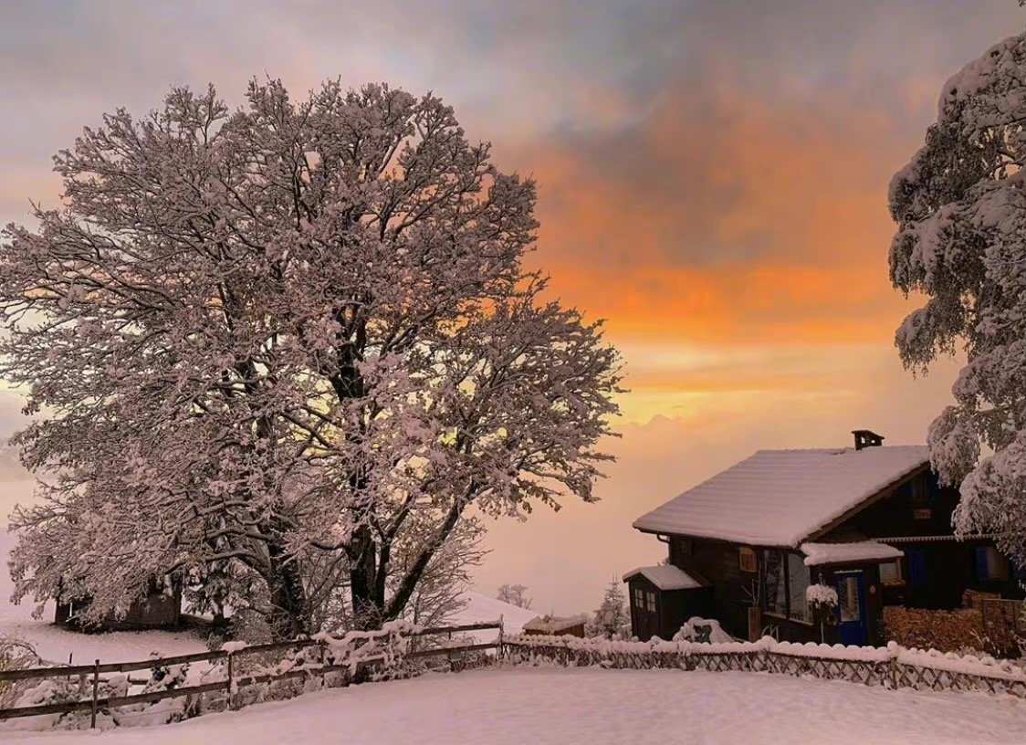 夕阳下的瑞士雪景 | ins:swissmountainview__财经头条