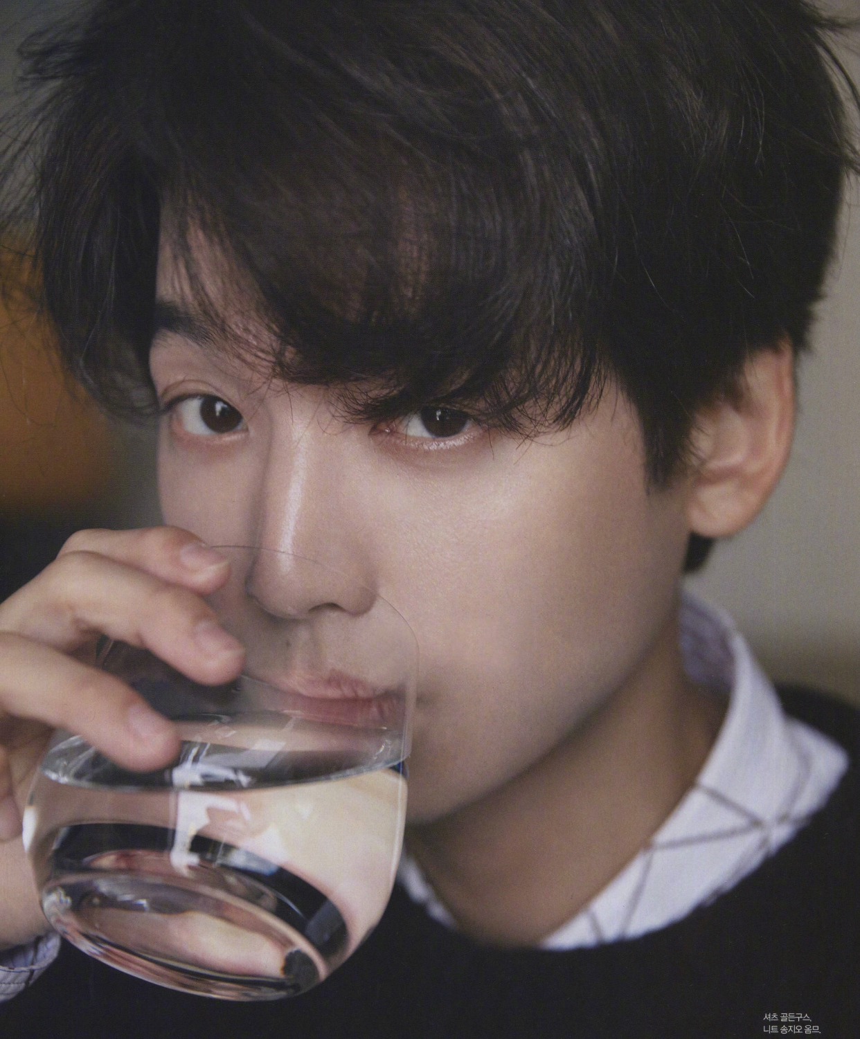 1/ 4继《请回答1988》,《机智的监狱生活》等口碑作品之后,导演申源浩