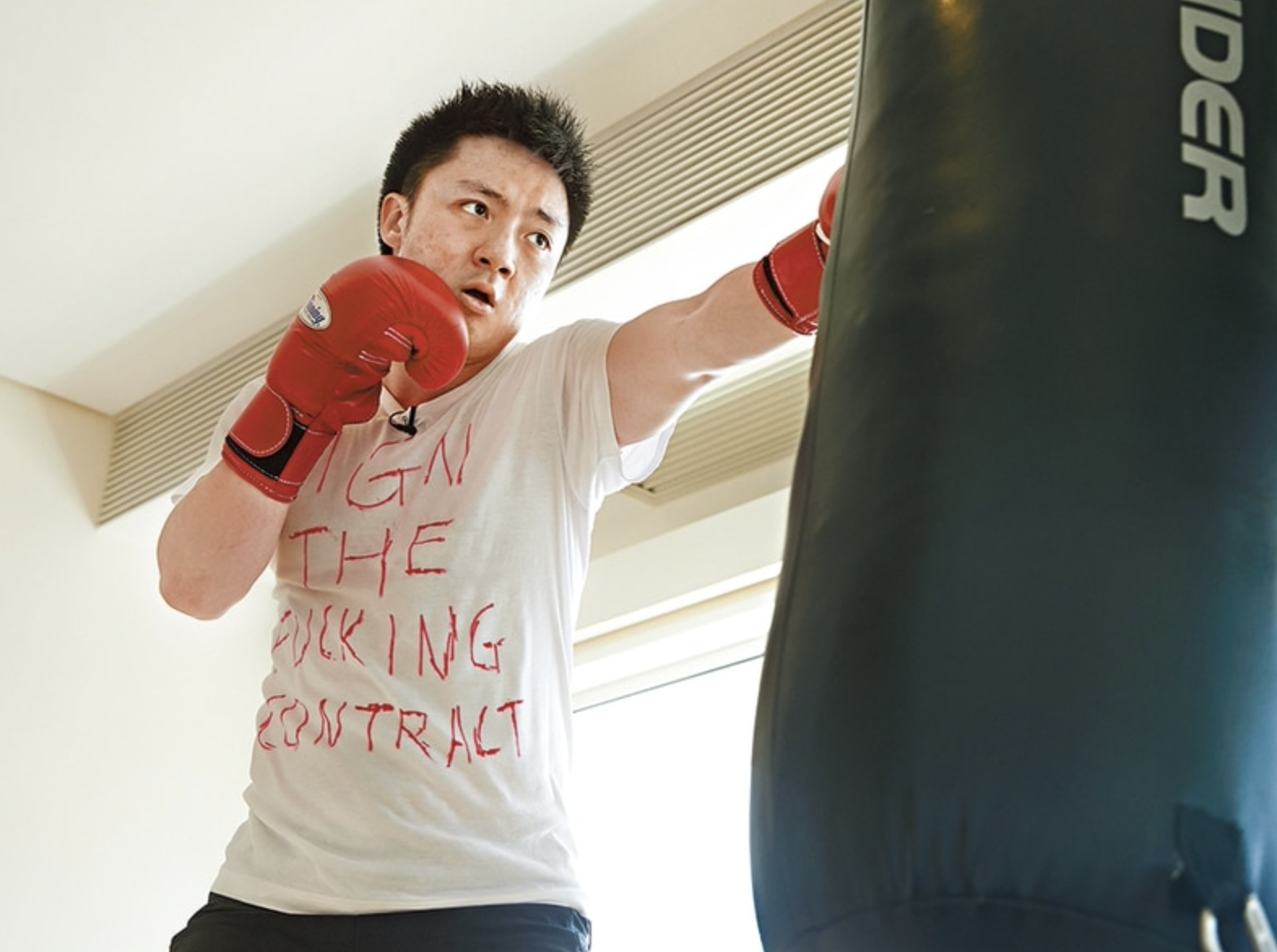 拒母亲以百万利诱劝退赛,已骑虎难下|裕美|钟培生|林作_新浪新闻